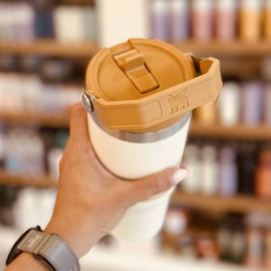 تراول ماگ نی دار استنلی کرم قهوه ای مدل FLIP STRAW TUMBLER