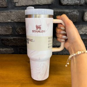 ماگ دسته دار استنلی ابر و بادی مدل QUENCHER H2O TUMBLER