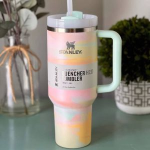 ماگ دسته دار استنلی صورتی سبز مدل QUENCHER H20 TUMBLER کاستوم شده