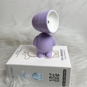 چراغ مطالعه ادم فضایی